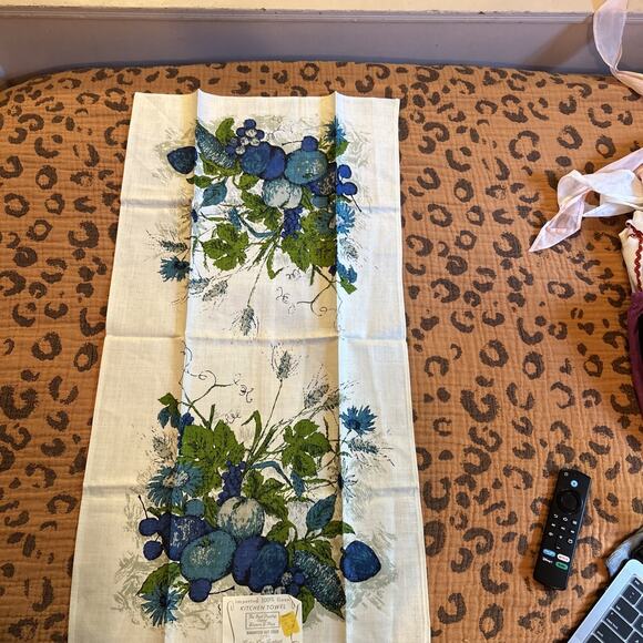 Vintage Linen Towels His Hers Embroidered Fingertip Floral Kitchen Turquoise - Picture 5 of 15